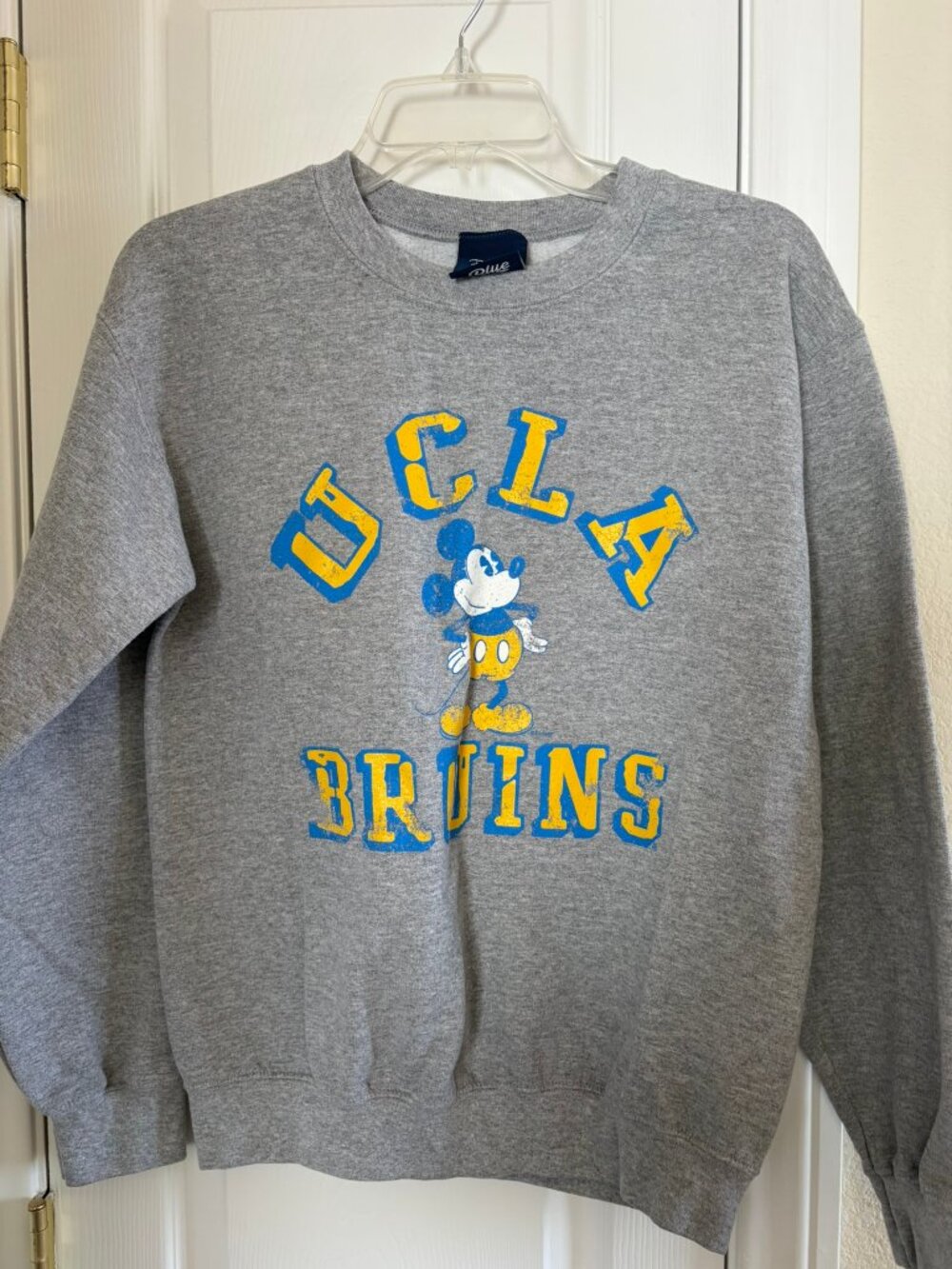 UCLA Bruins Disney Mickey Mouse Men's Small Gray Sweatshirt Blue 84